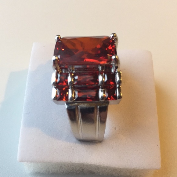 Stamped 925(sterling silver) 5 CARAT GARNET RING - Picture 4 of 7